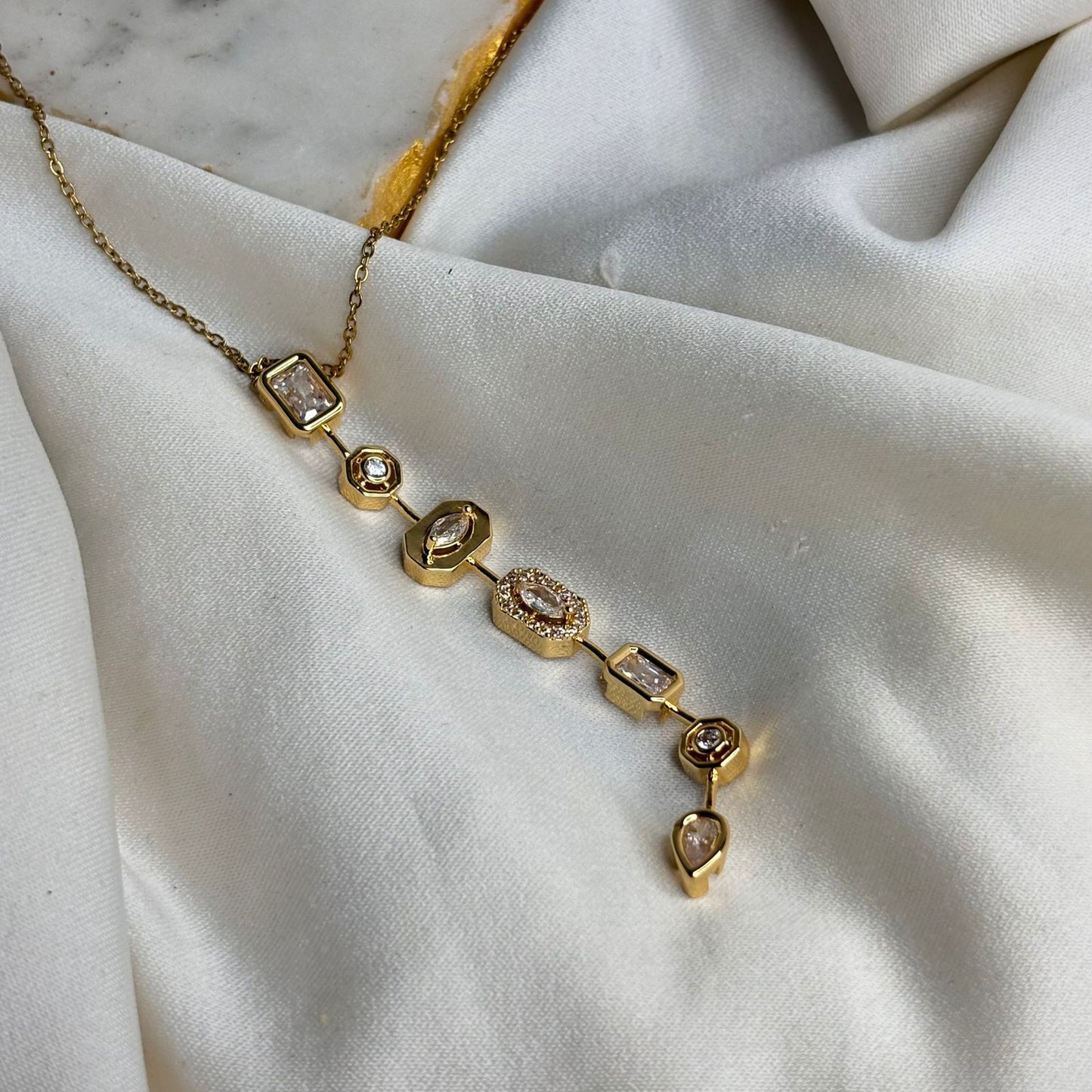 Bejewelled Necklace 01 (Gold - White)