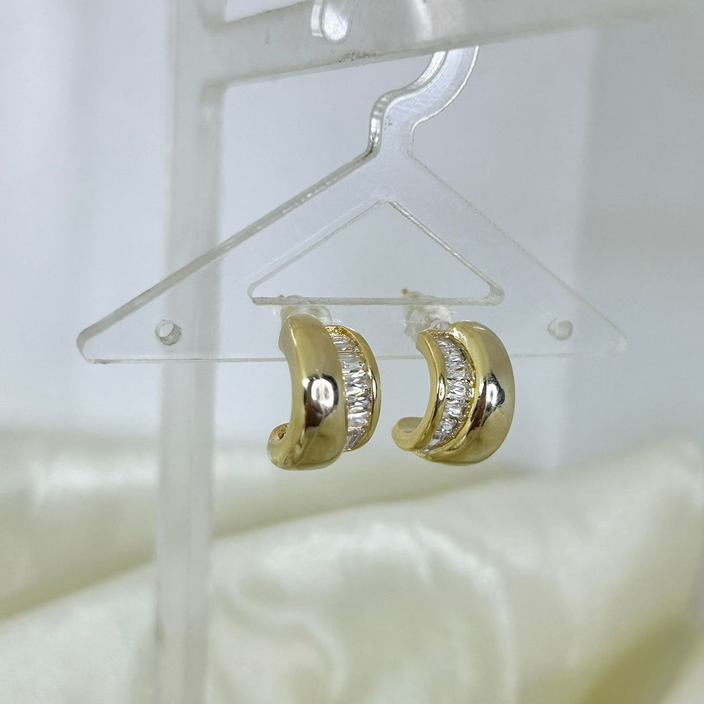 Small Crest Earrings