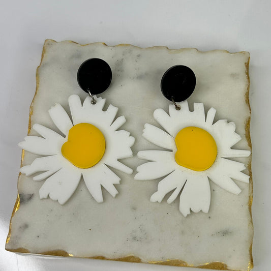 Petal Daze Earrings (White)