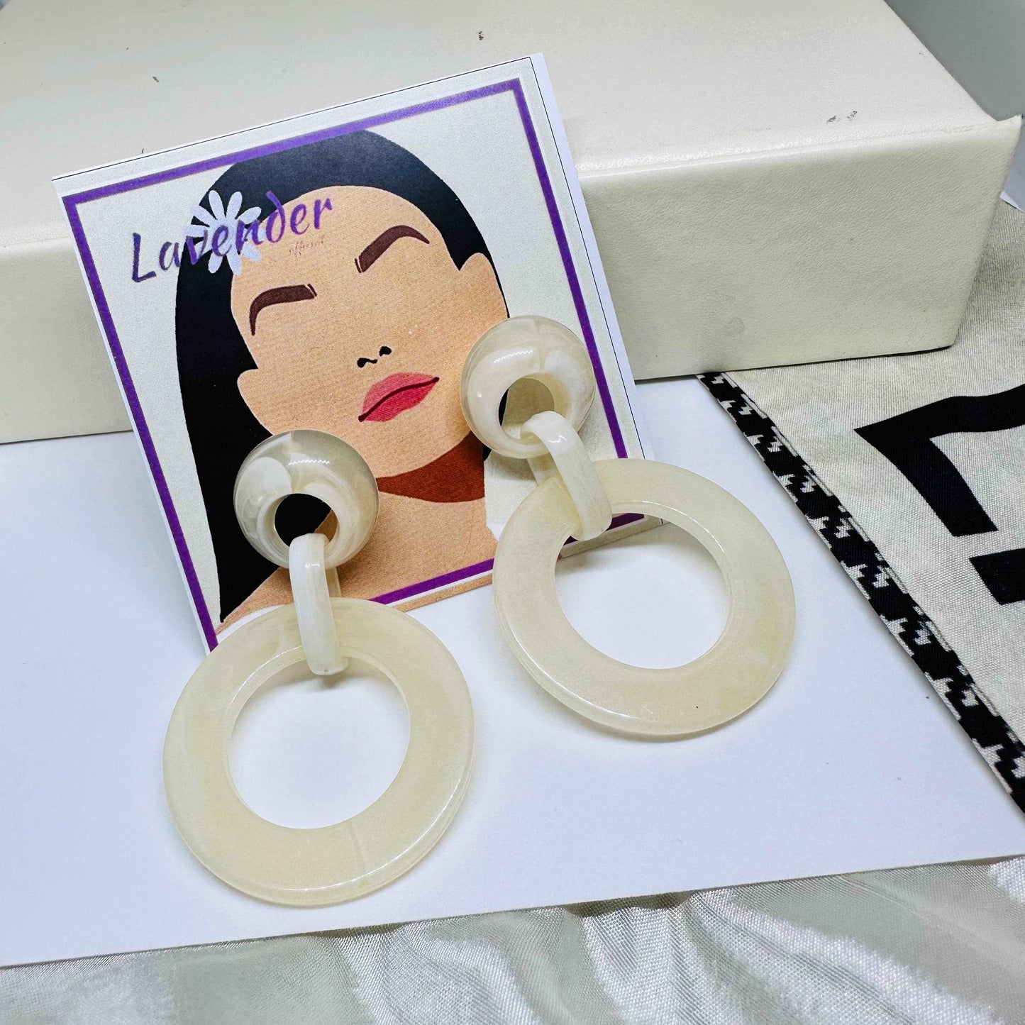 Cream Chic Earrings