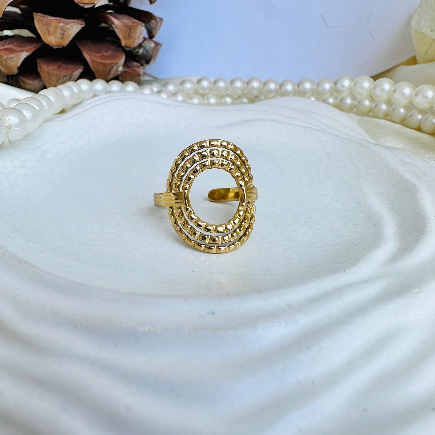 Hollow Tri-oval 18K Ring