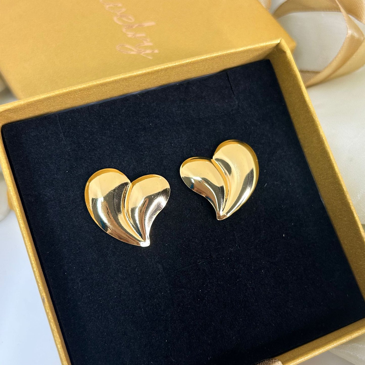 Lovella Stud Earrings