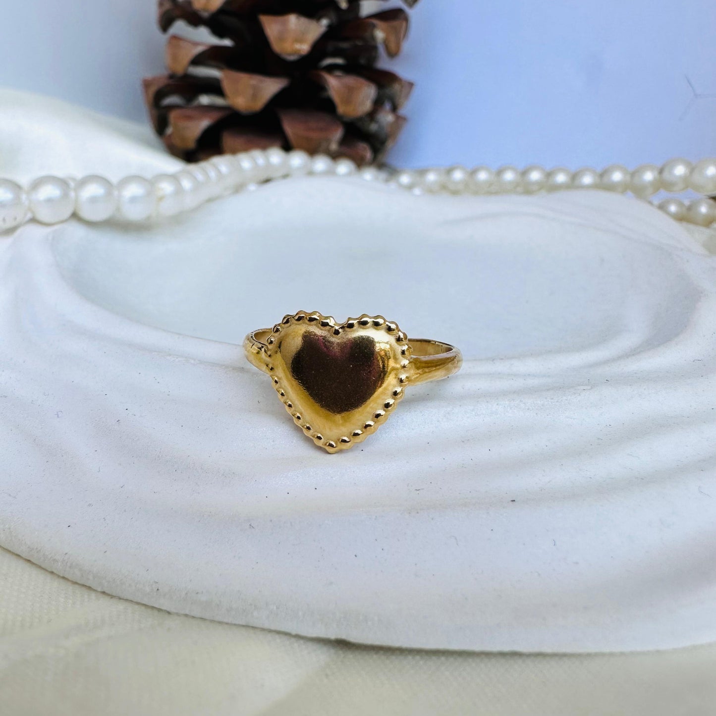 Frill 18K Heart Ring •