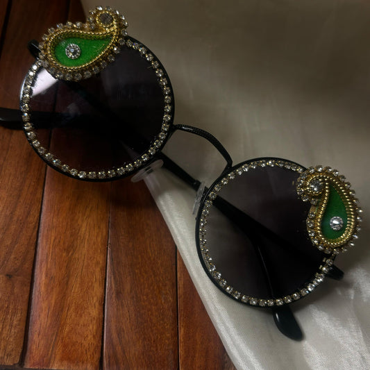 Kairi Round Quirky Sunglasses 03