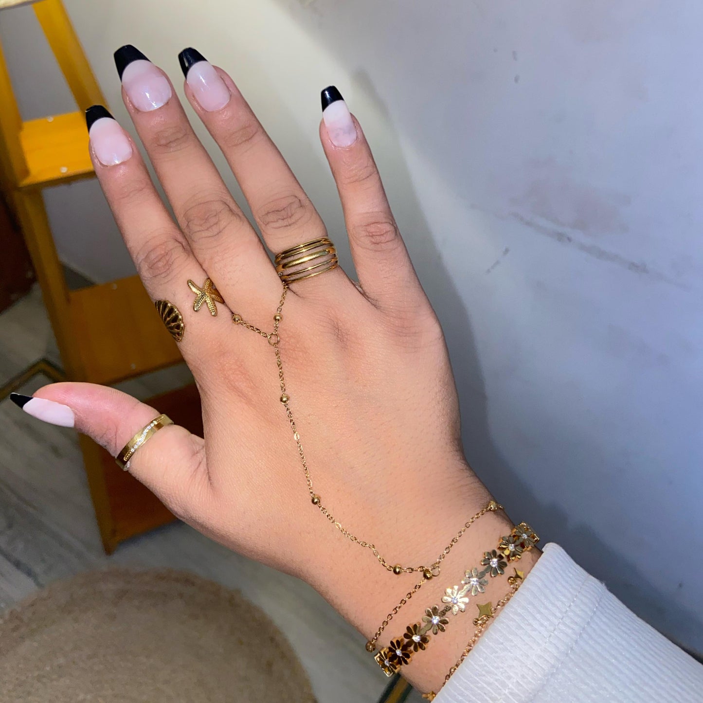 Minimal Classic Hand Chain