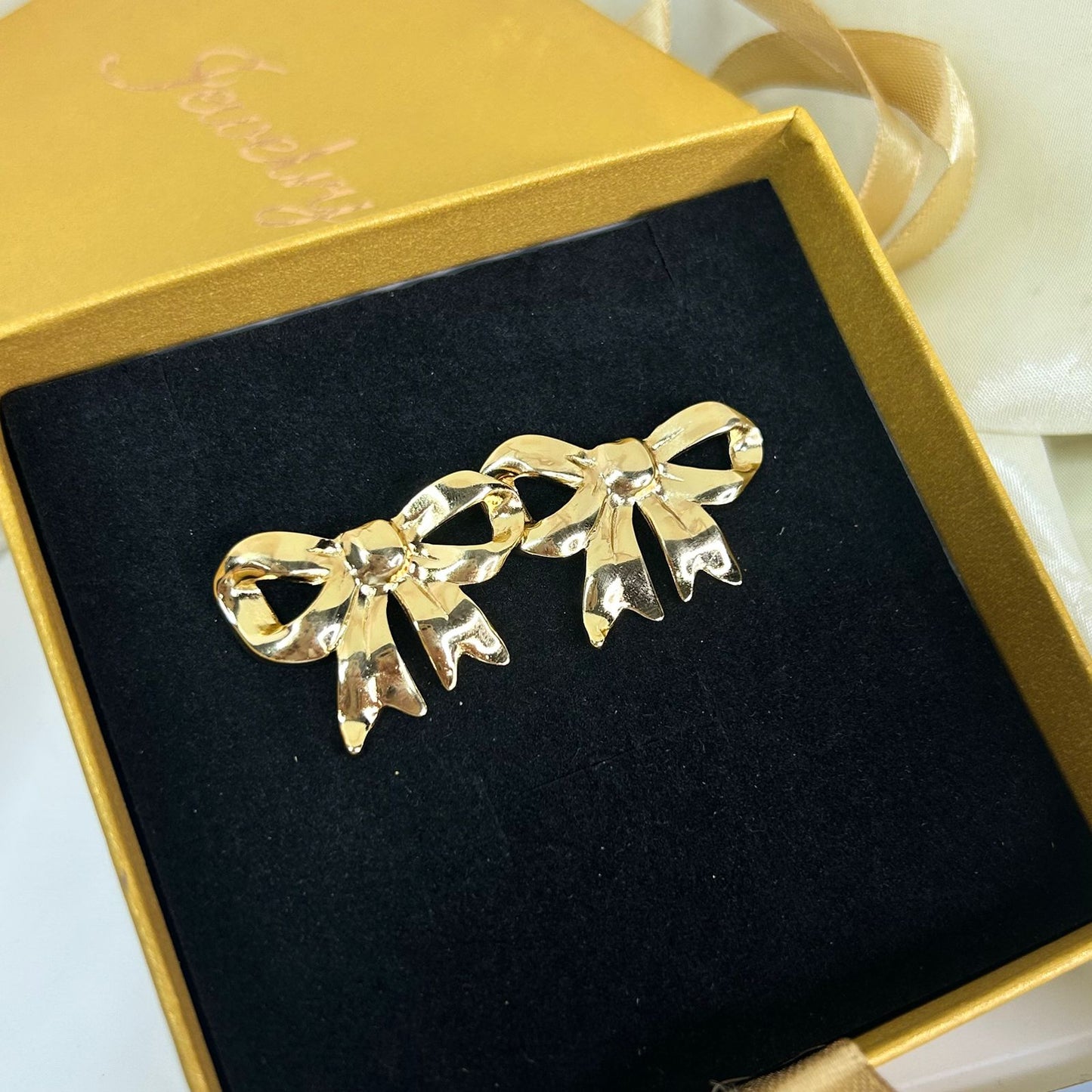 Ribbion Tired Bow Earrings