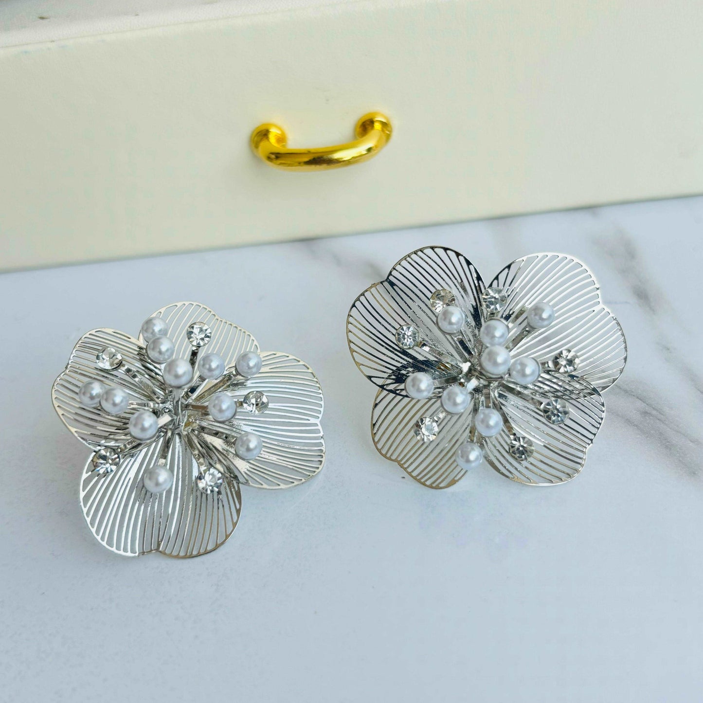 Forest Flower Classy Earrings (Silver)