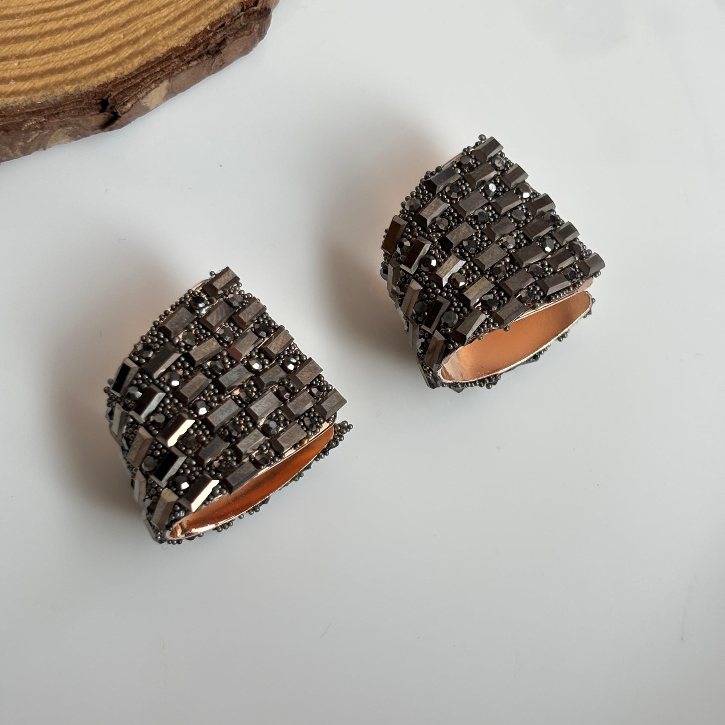 Party Buzz Flatter Grey Studs