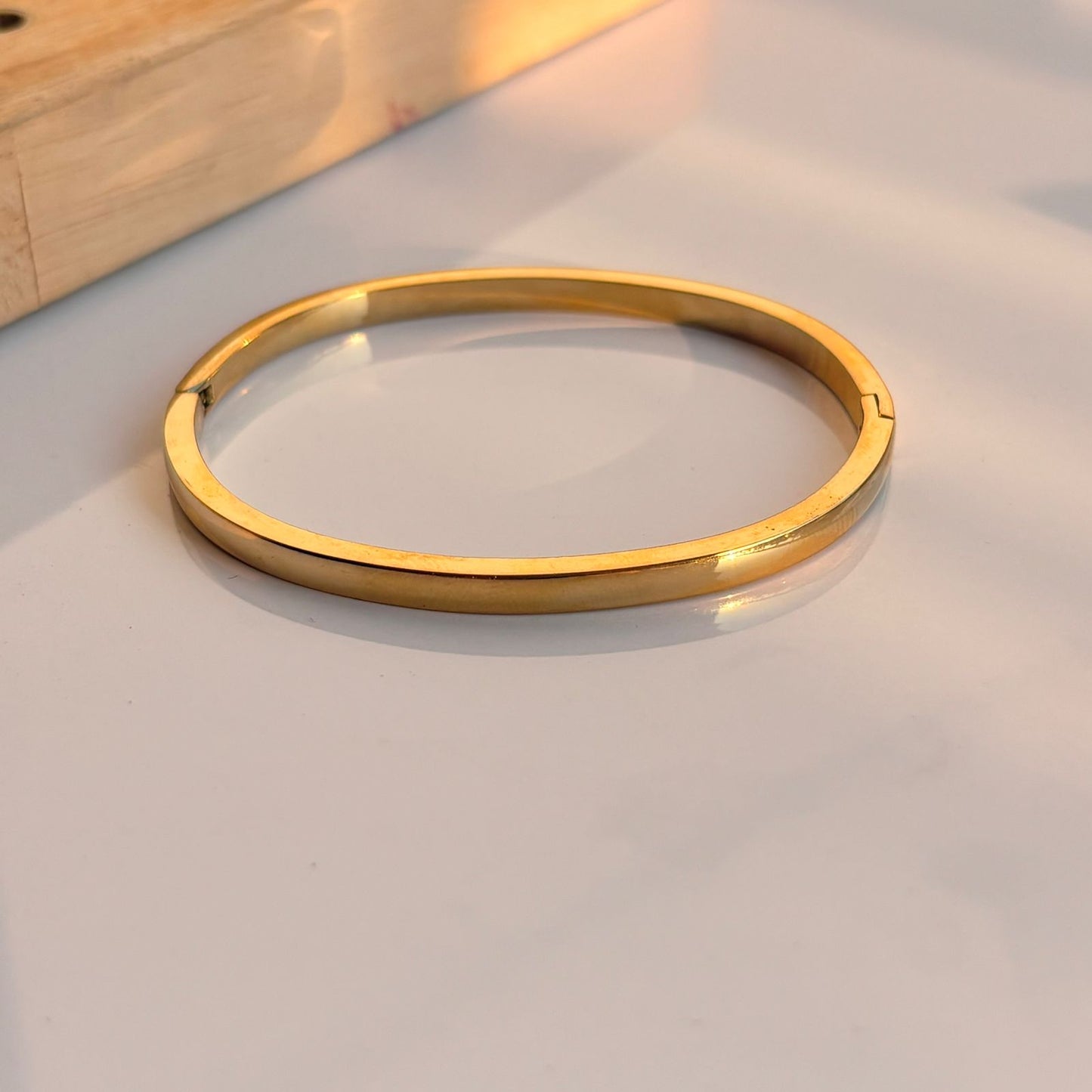 Plain Classic 18K Bracelet