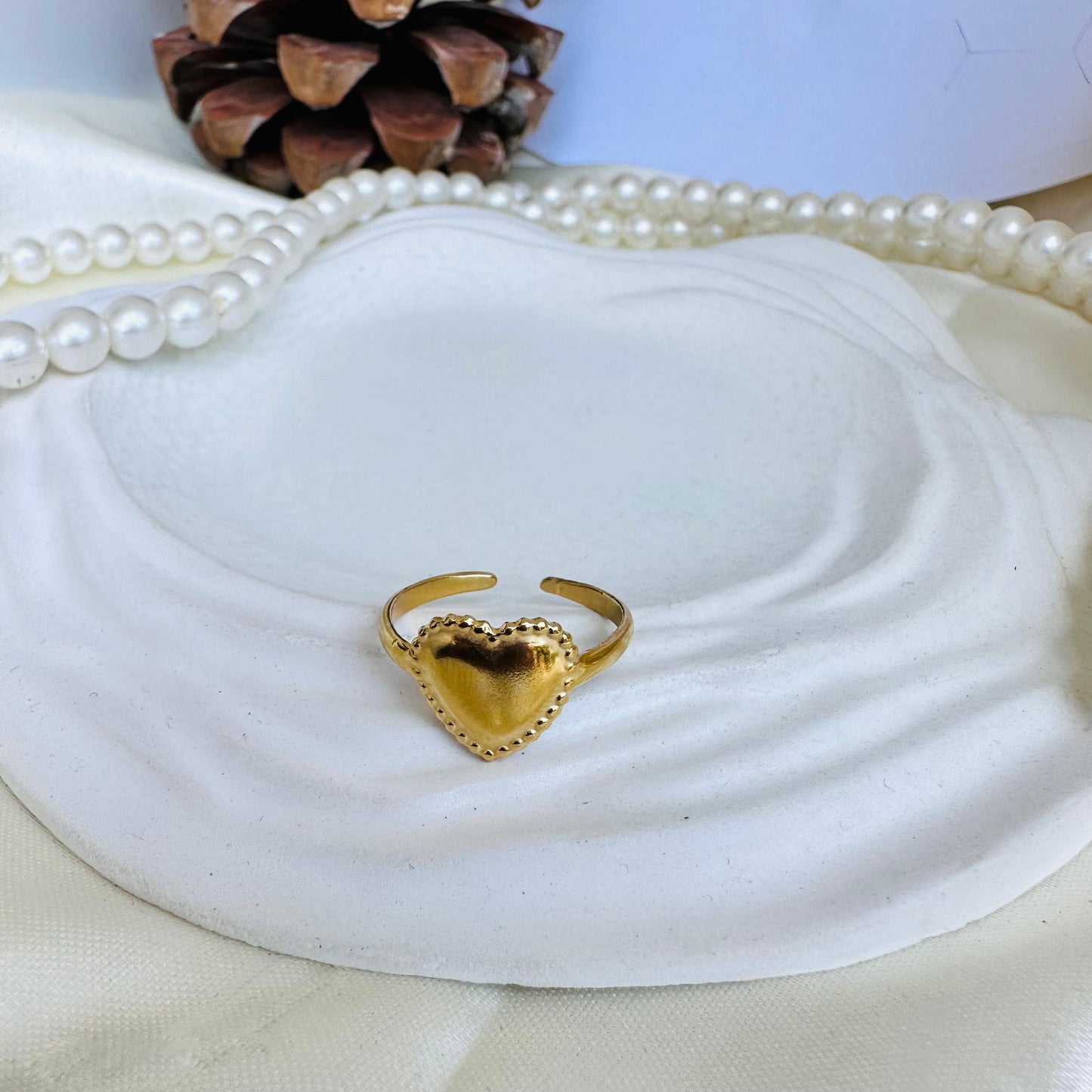 Frill 18K Heart Ring •