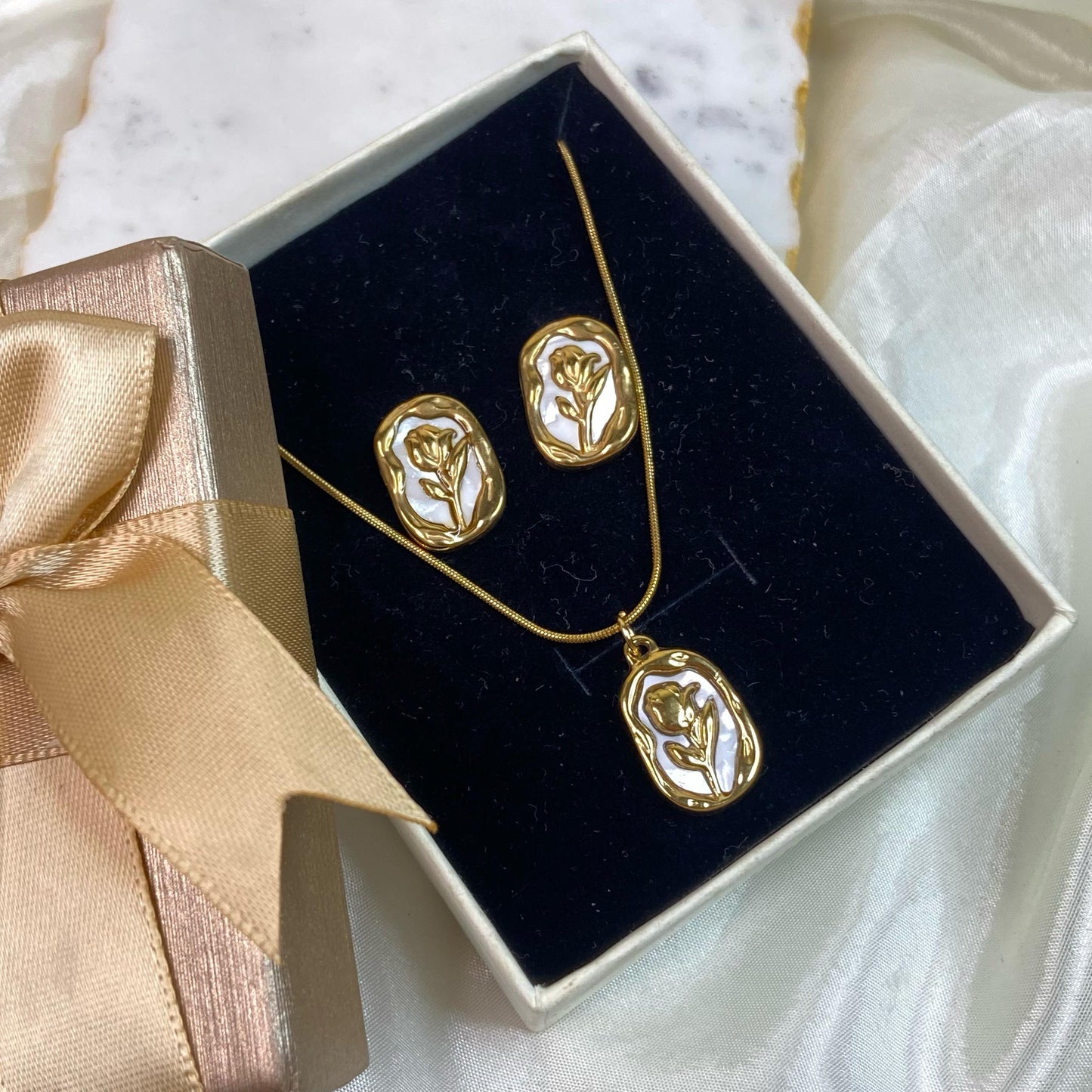 White Rose Jewelry Set ( Necklace+ Set)