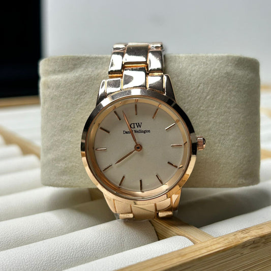 DW 28 mm Round Chain Watch 09