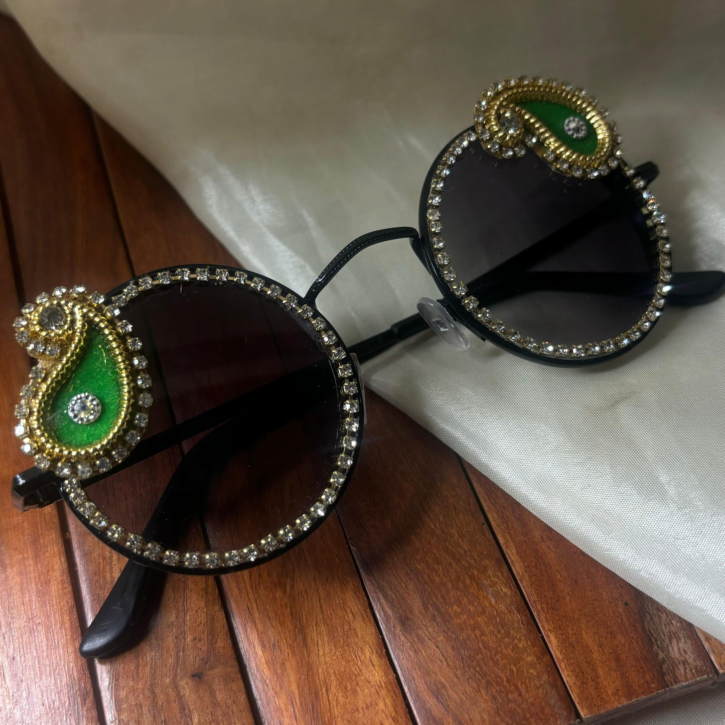 Kairi Round Quirky Sunglasses 03