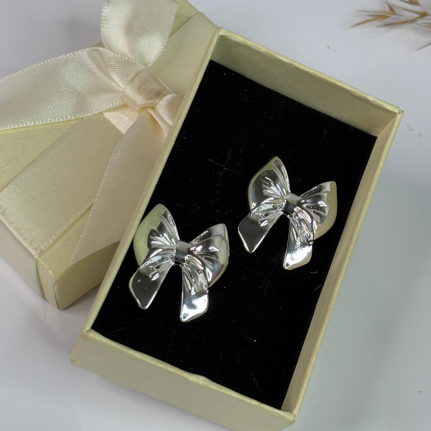 Bow Clutch Silver Earrings