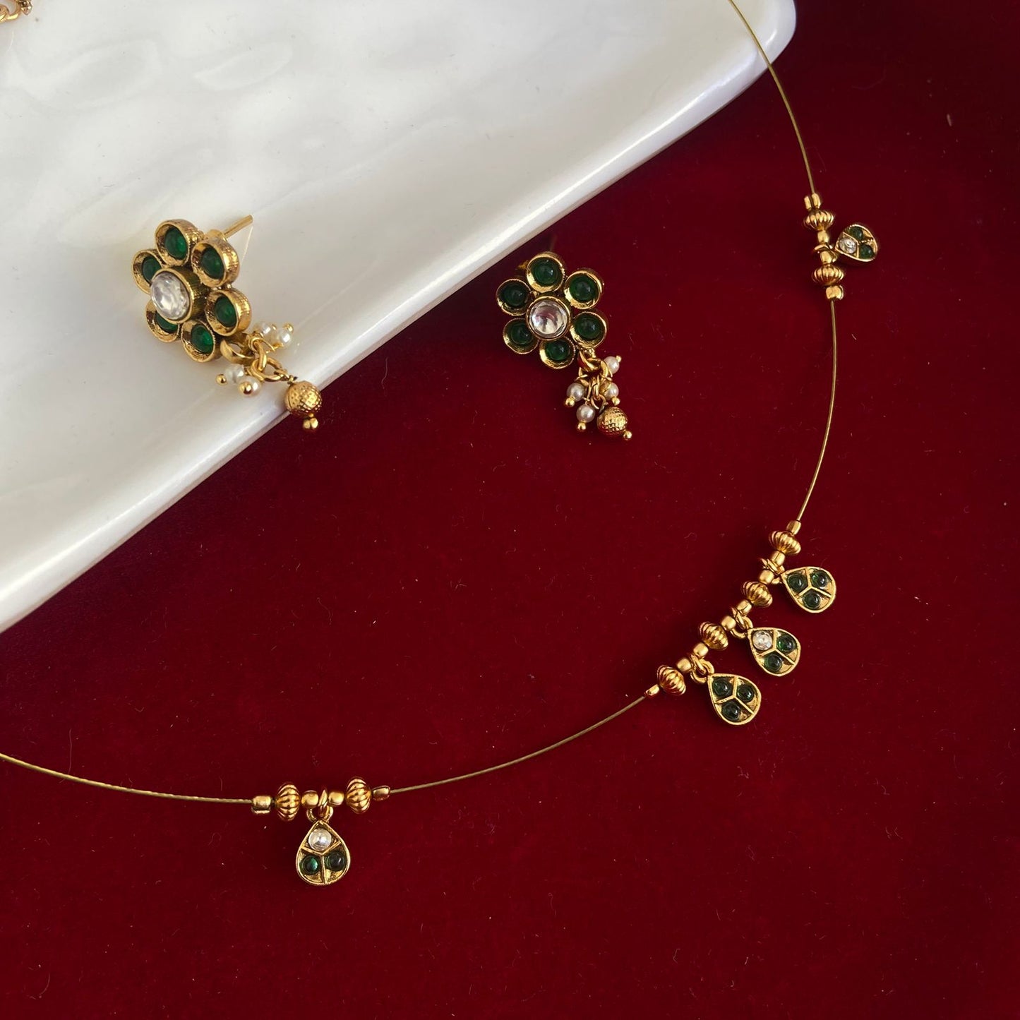 Kamya Emerald Invisible Chain Set