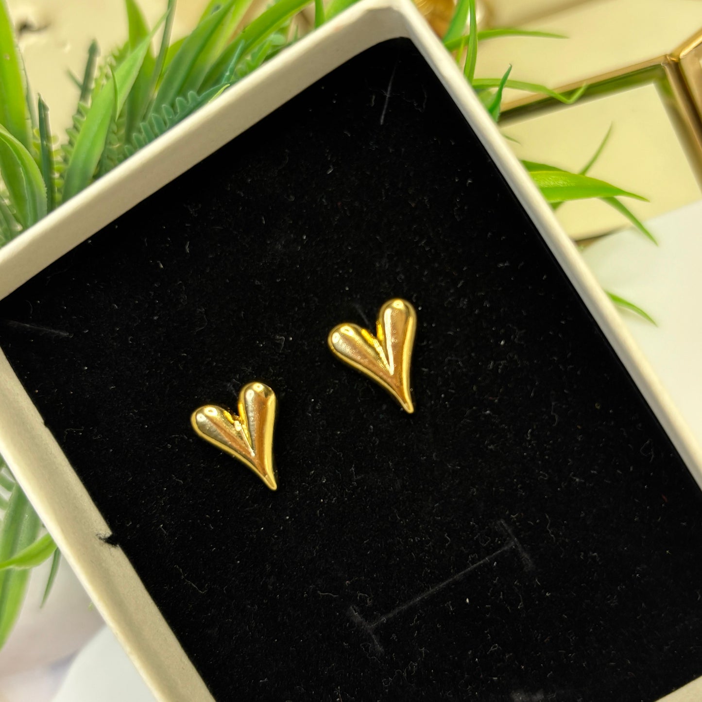 Viral Heart Studs