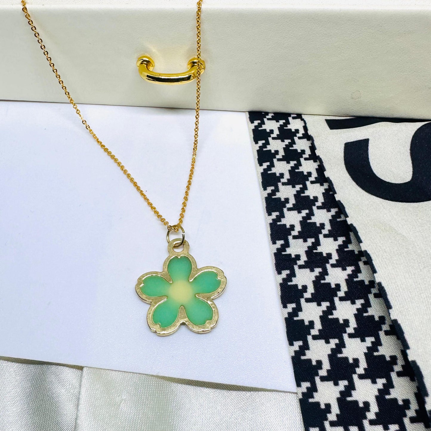 Tropical Daisy Necklace