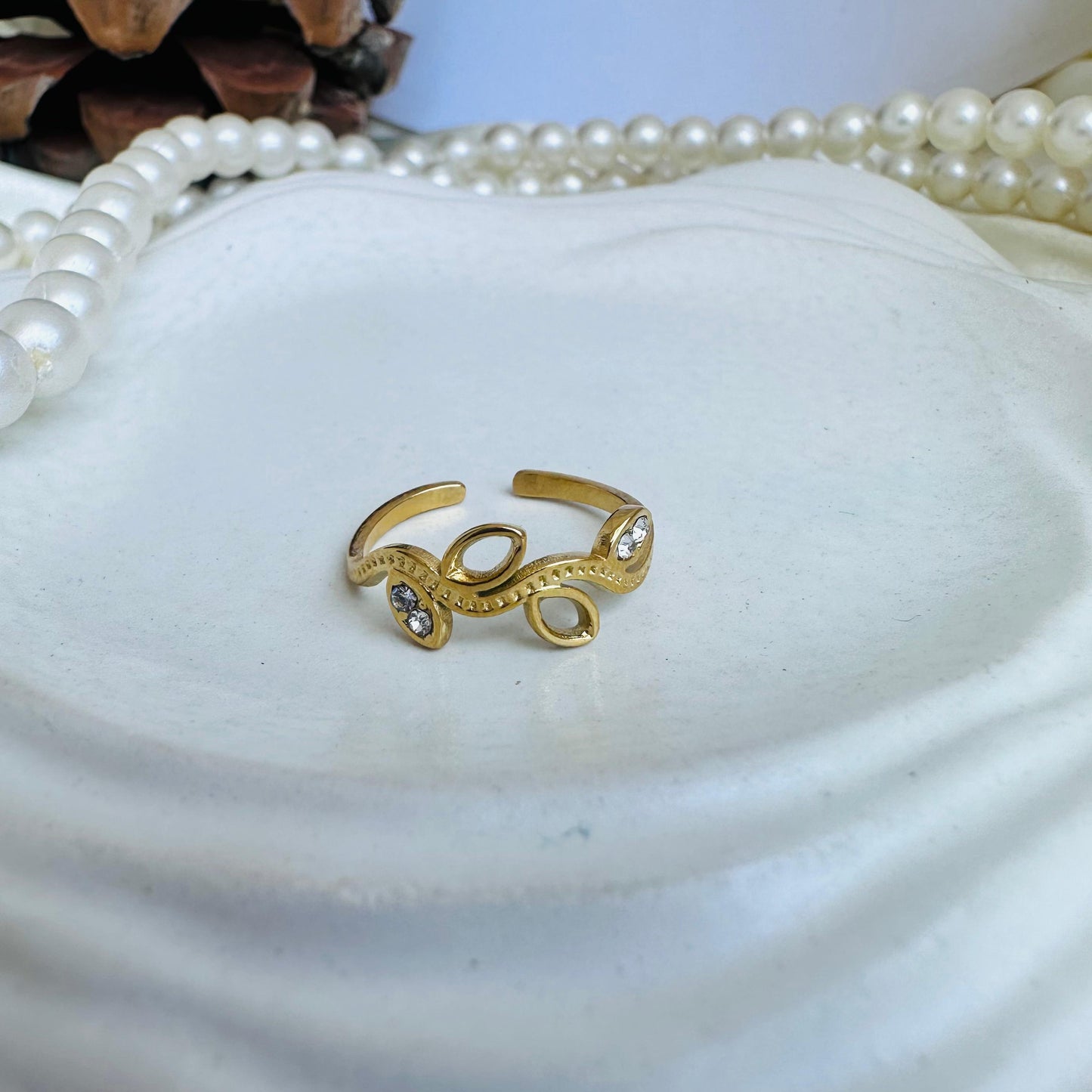 Medusa 18K Ring •