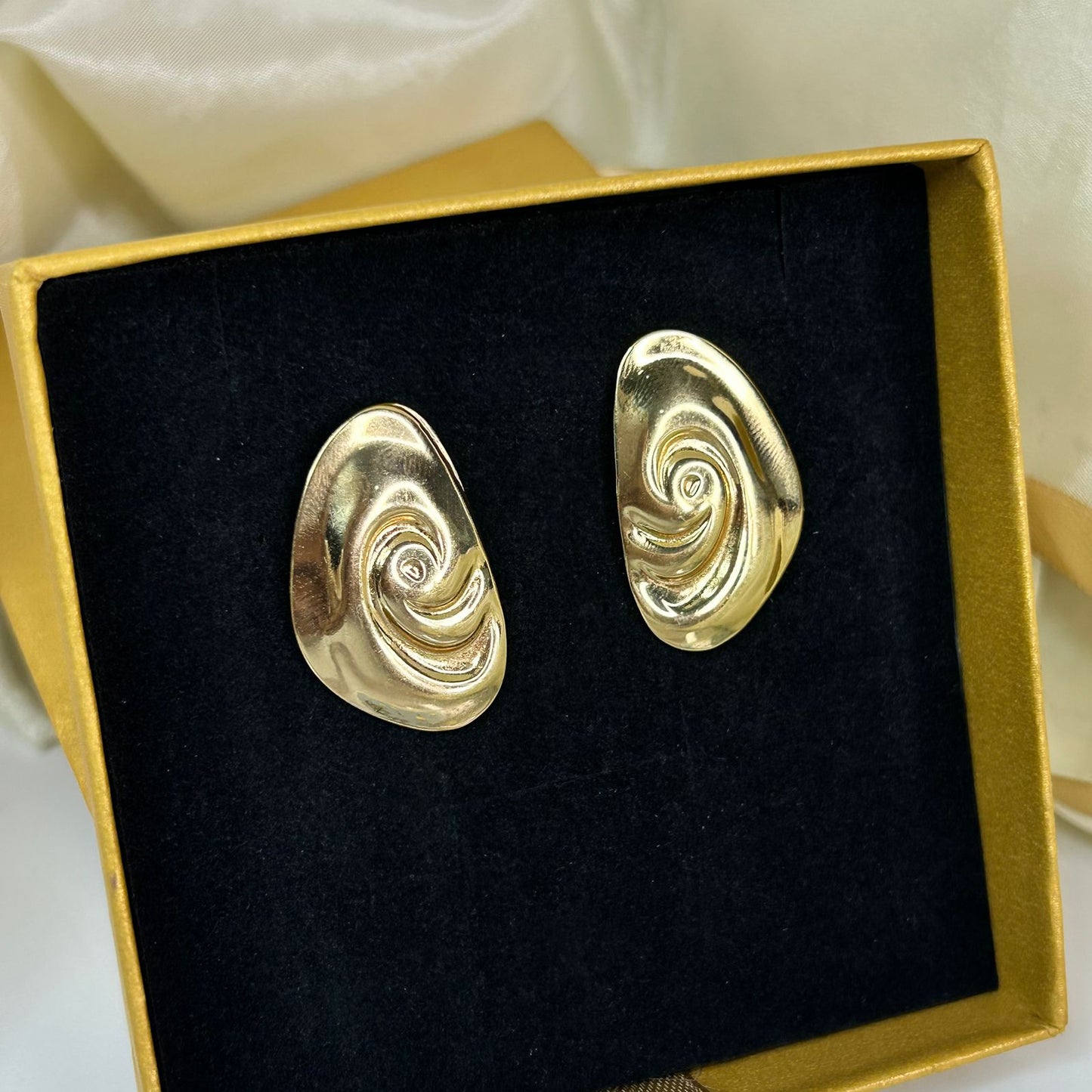 Shopia Swirl Earrings
