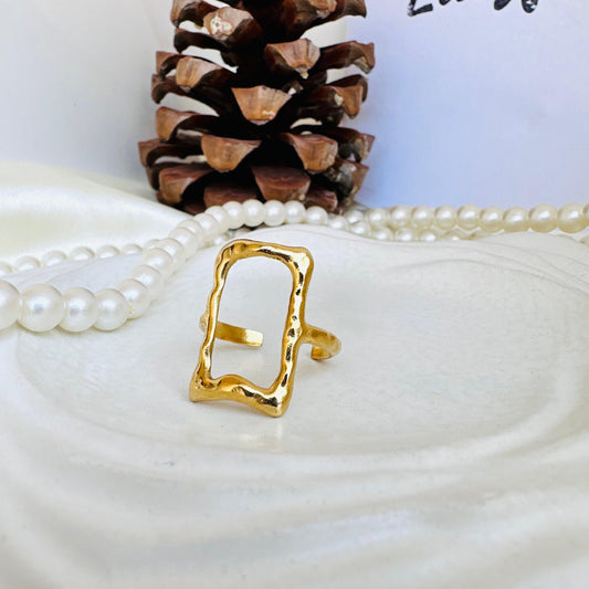 Hollow Rectangular 18K Ring •