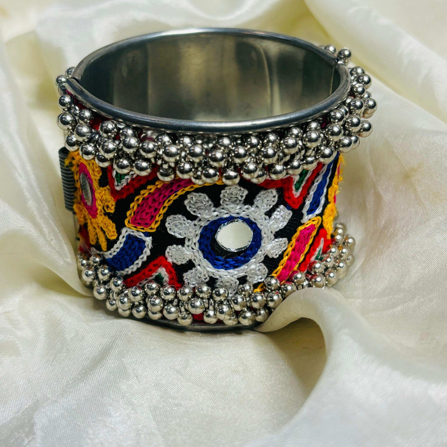 Hoor Openable Oxidise Bracelet