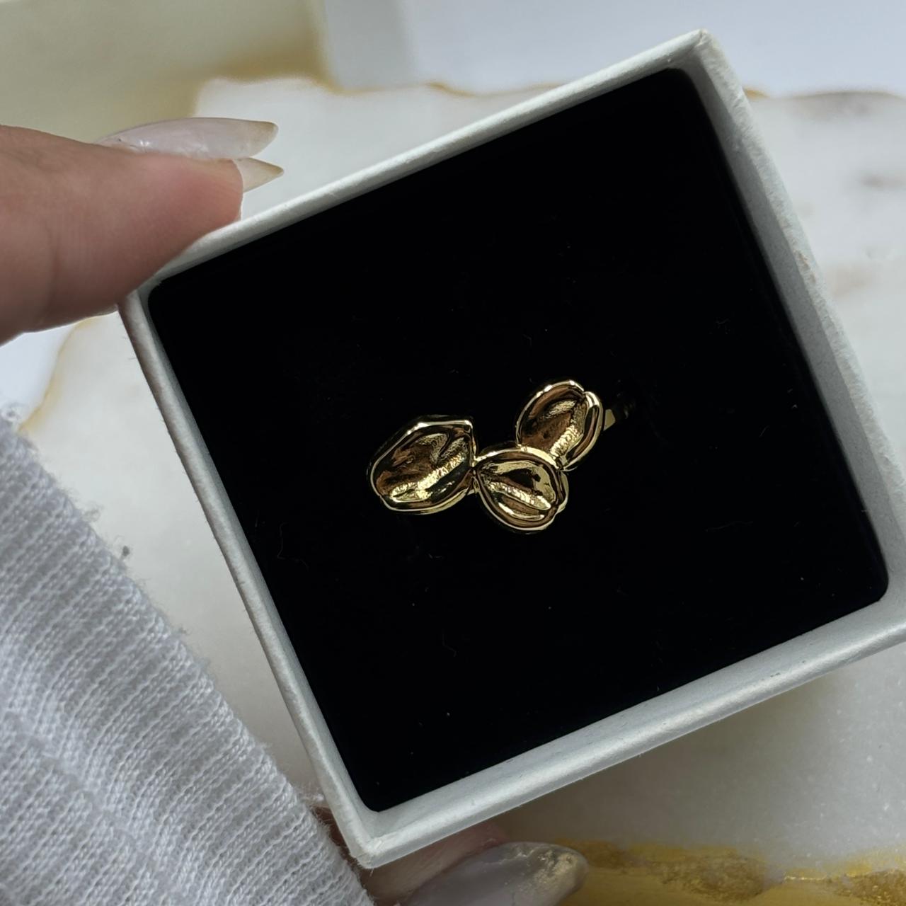 Petal Gleam Ring