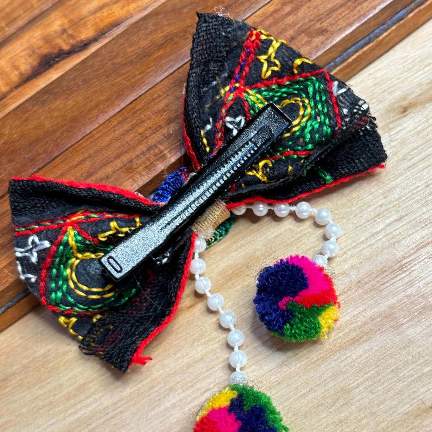 Mirror Pearl Threadwork Bow