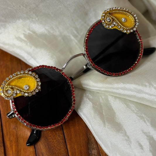Kairi Round Quirky Sunglasses 01