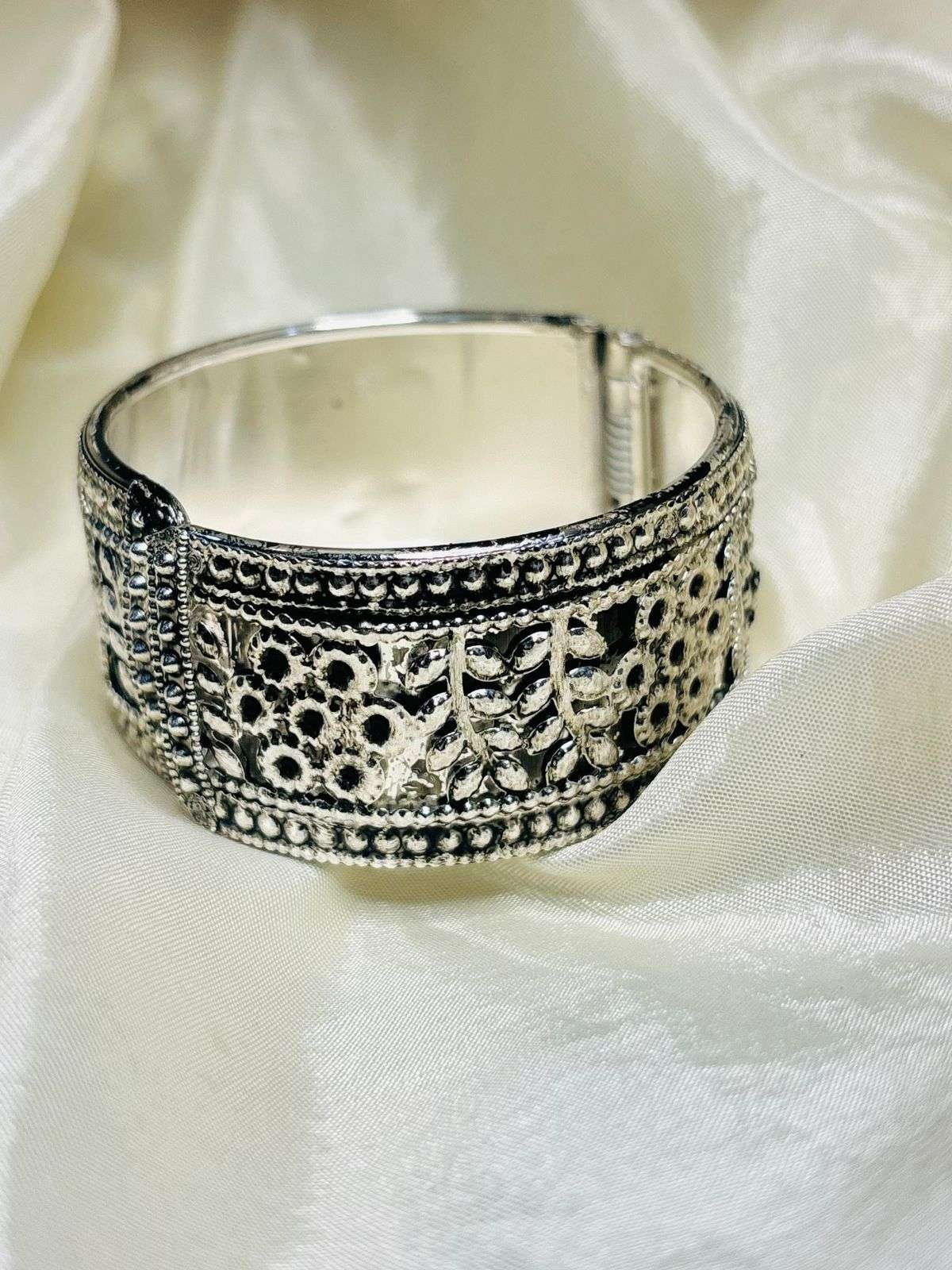 Phool Openable Ethnic Bracelet (Kids Size - 2.2.-2.4)