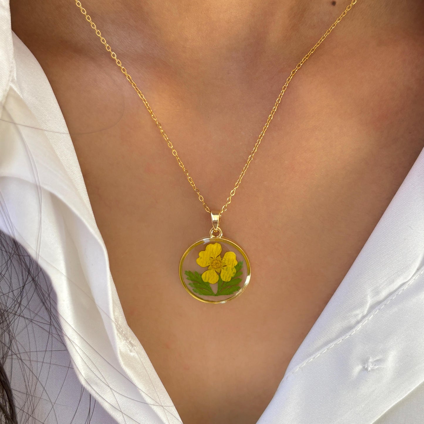 Primrose Resin Necklace (B2G3)