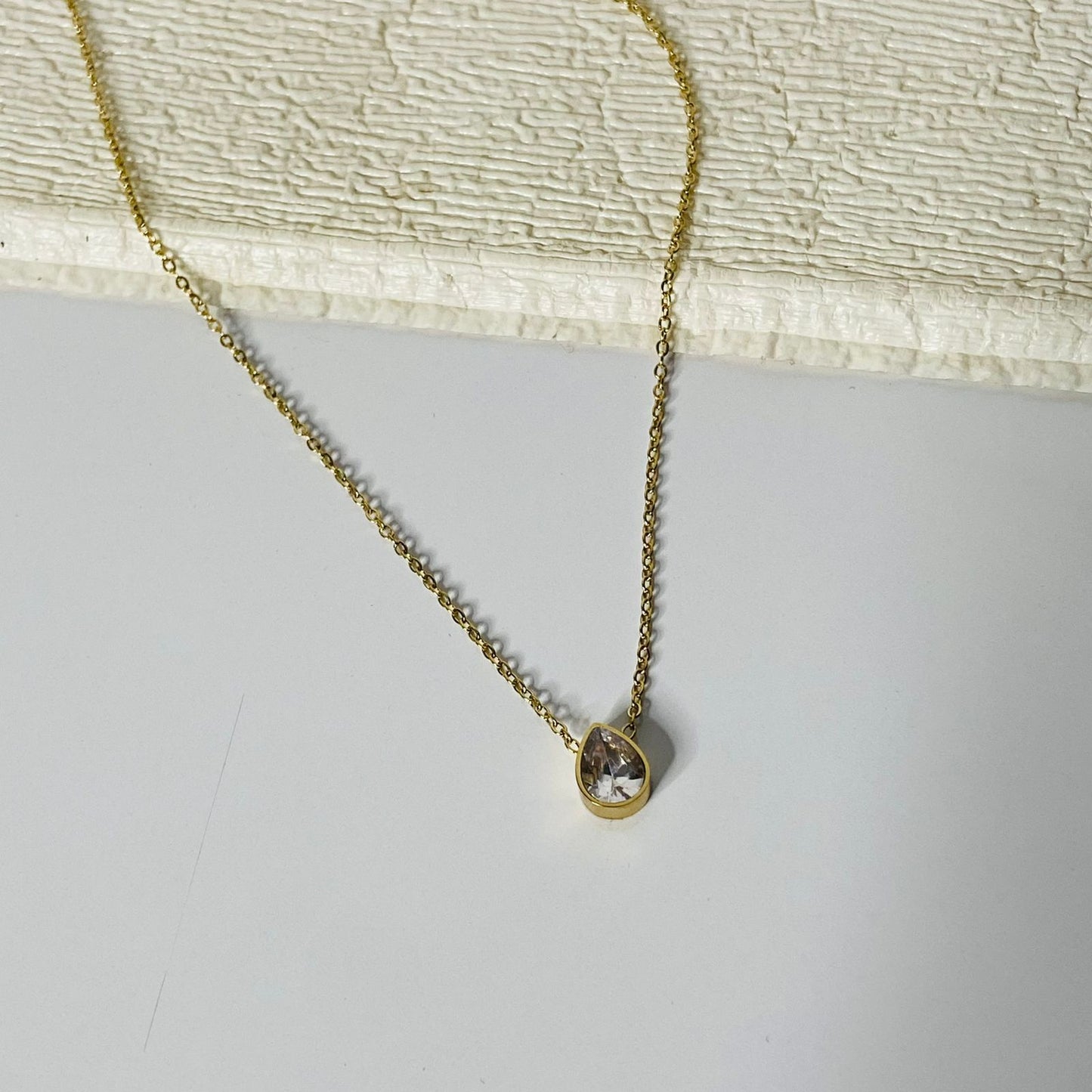 Siri Drop White Necklace