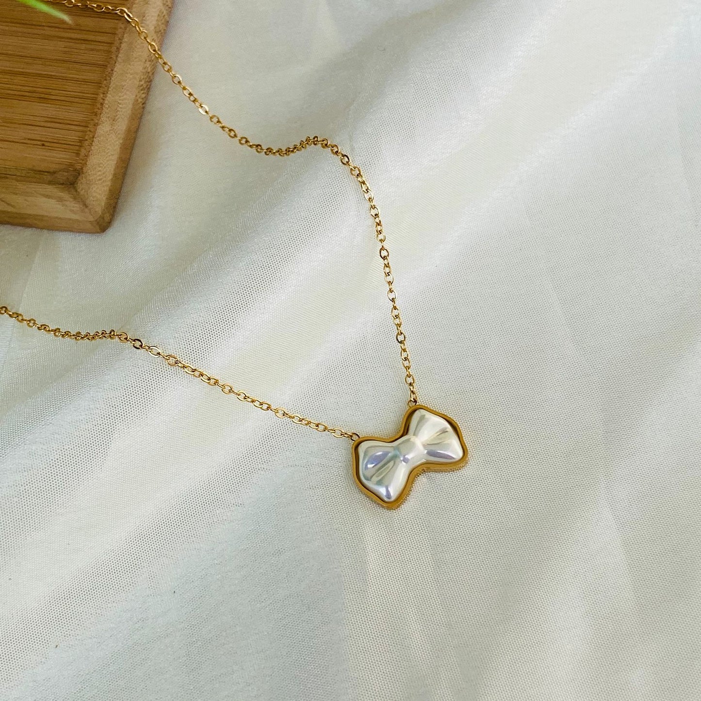 Pinterest Pearl Bow Necklace