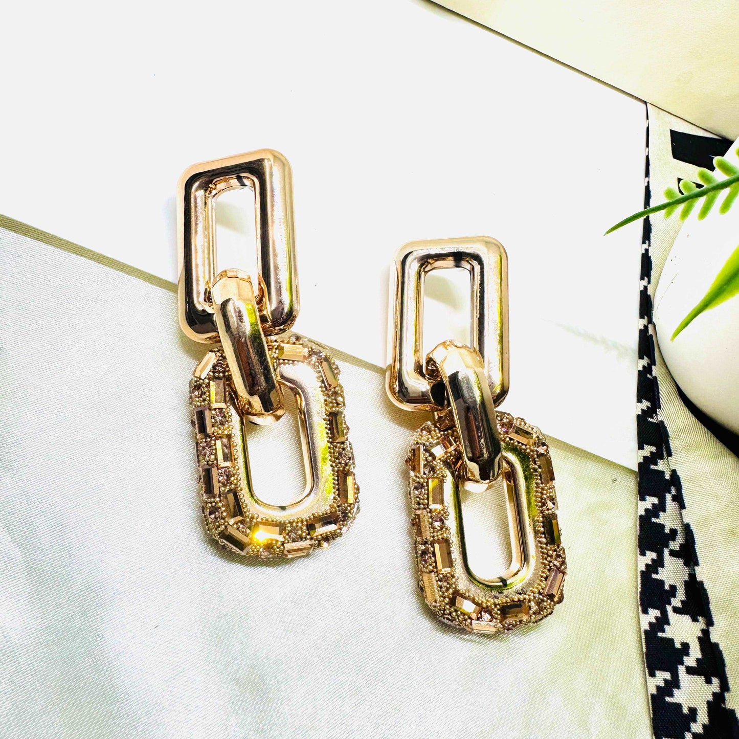 Party Buzz Link Danglers