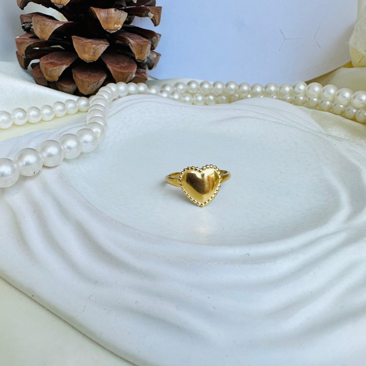 Frill 18K Heart Ring •