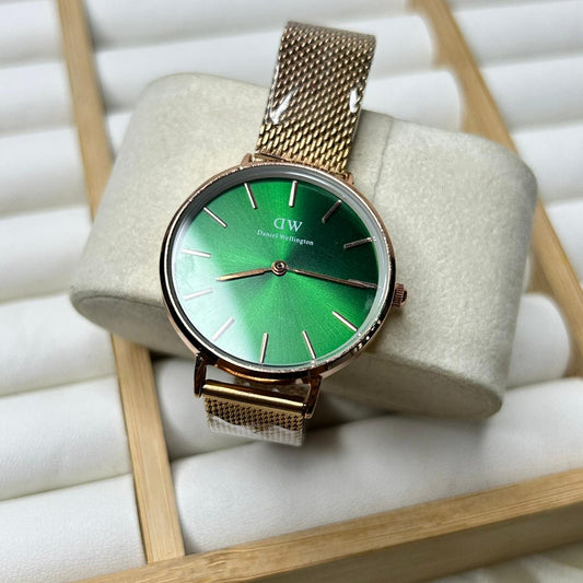 DW 28 mm Round Watch 01