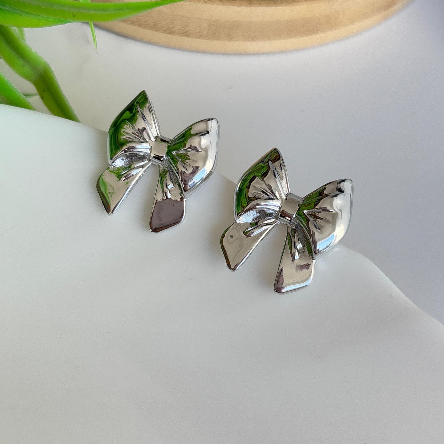 Bow Clutch Silver Earrings