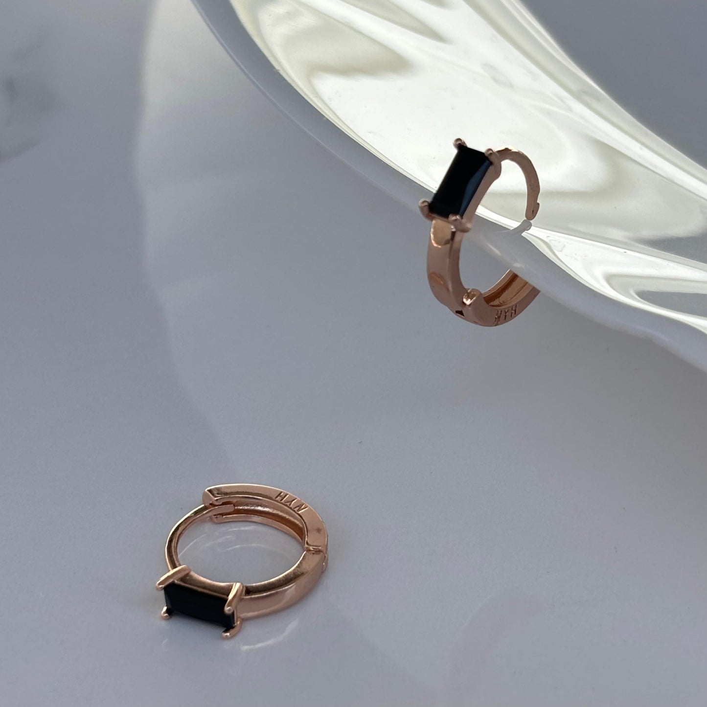 Black Mini Solitaire Hoops (Rosegold)
