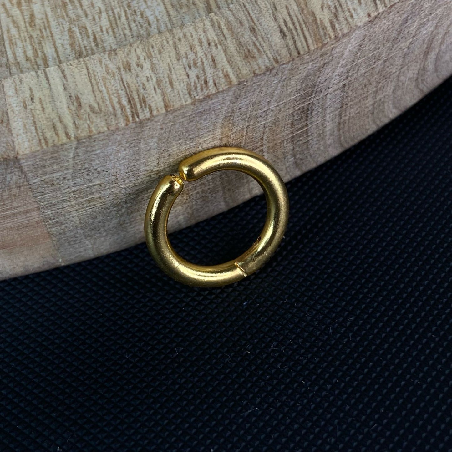 Plain Gold Men's Earring (Non-piercing)