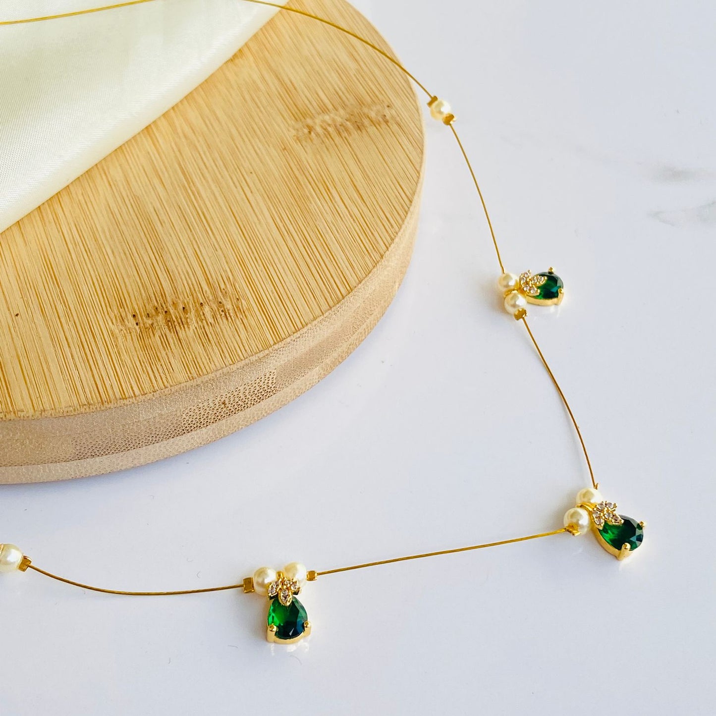 Emerald Abha Invisible Chain Choker Necklace