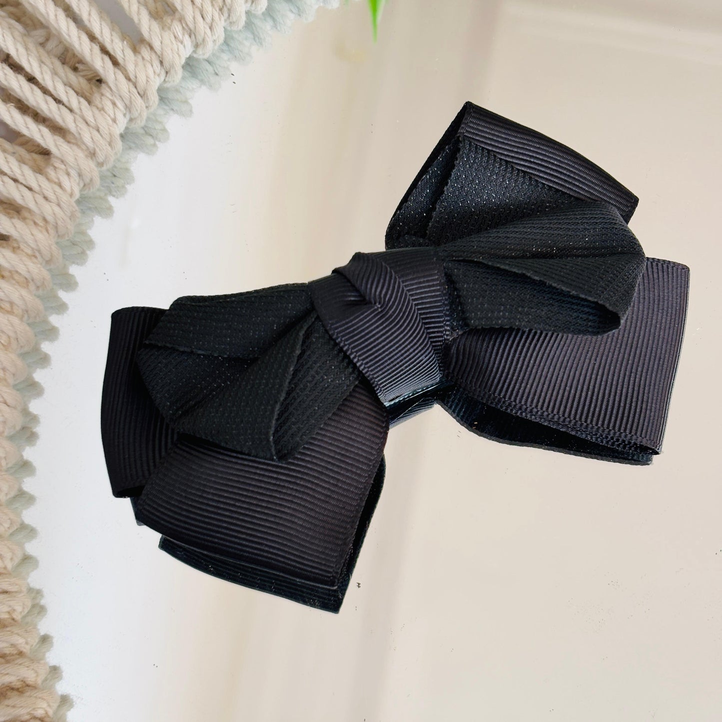 Dual Color Medium Bow Clip