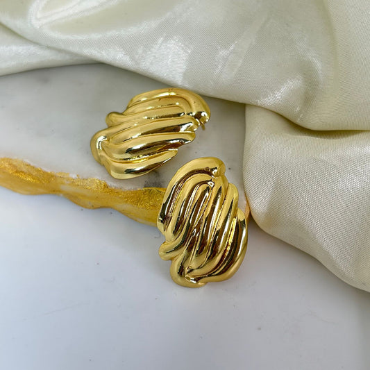 Flowing Curves Earring Stud