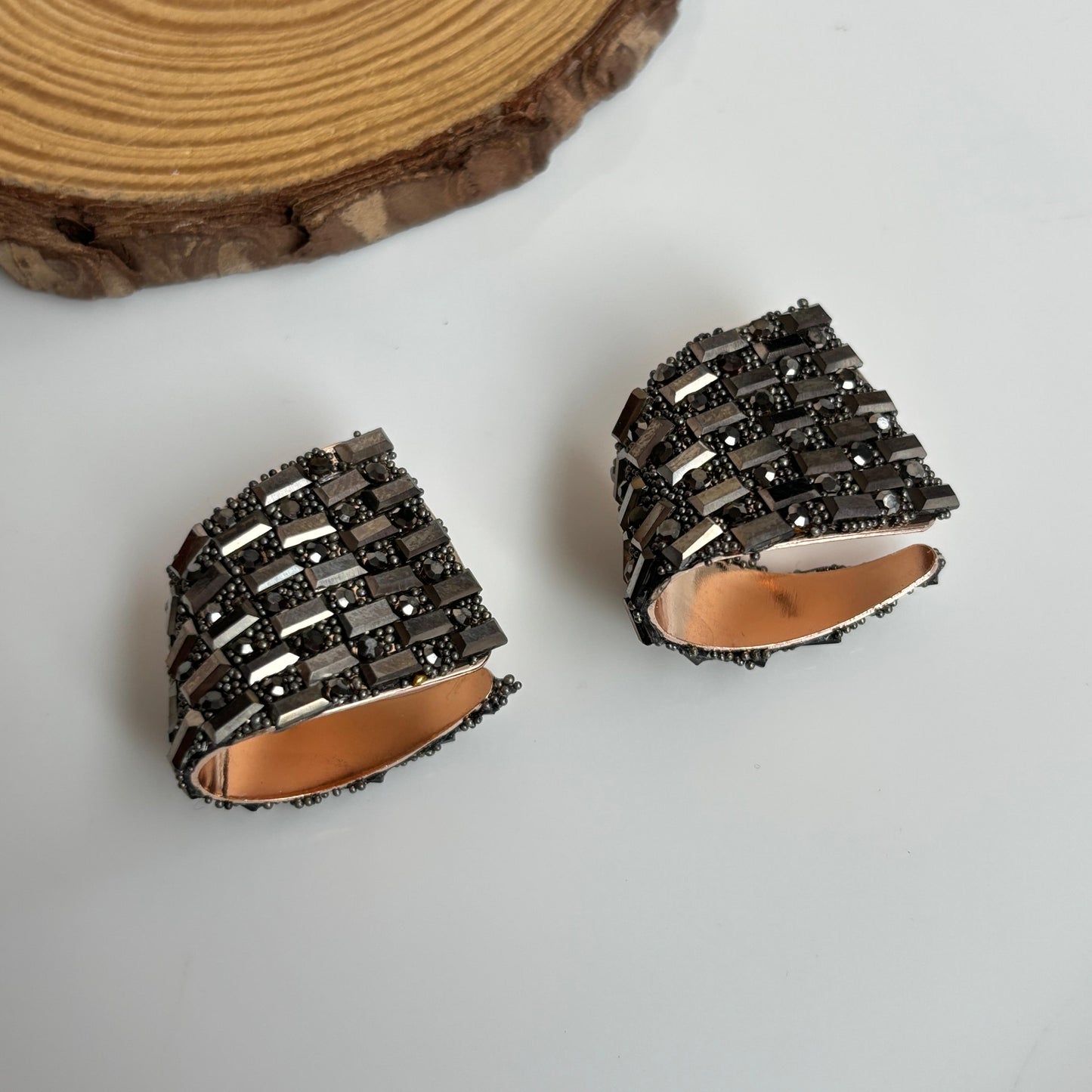 Party Buzz Flatter Grey Studs