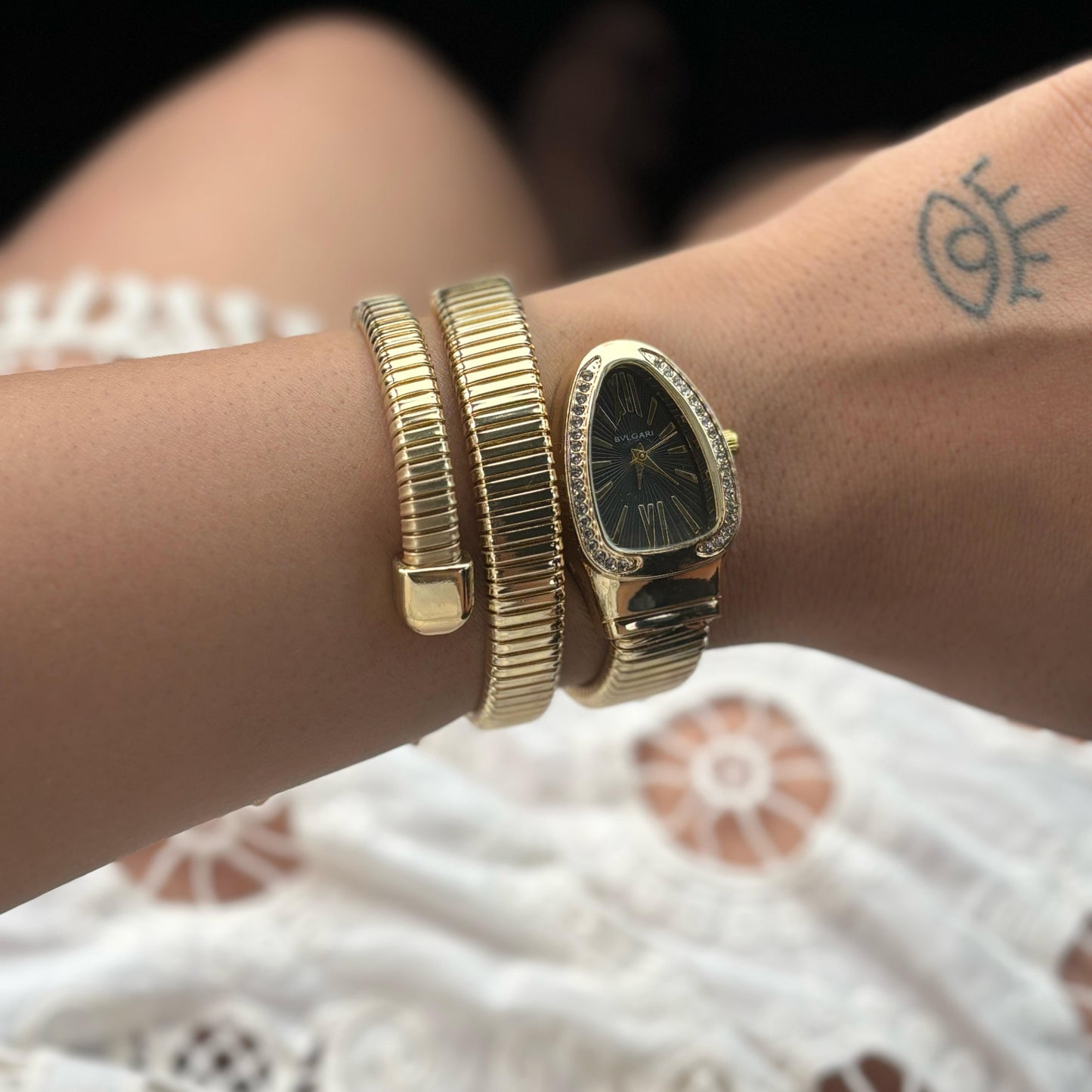 Bvlgari Serpant Watch (lBlack- Gold )