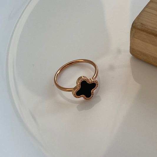Clover Classic Ring