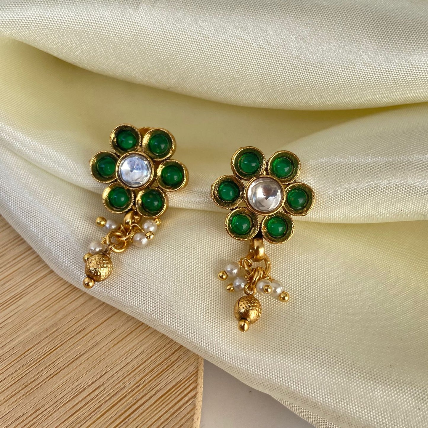Kamya Emerald Invisible Chain Set