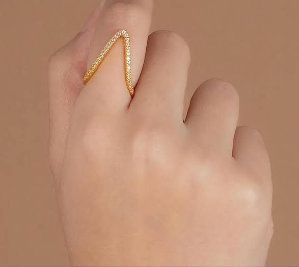 V Vanki Broad Ring