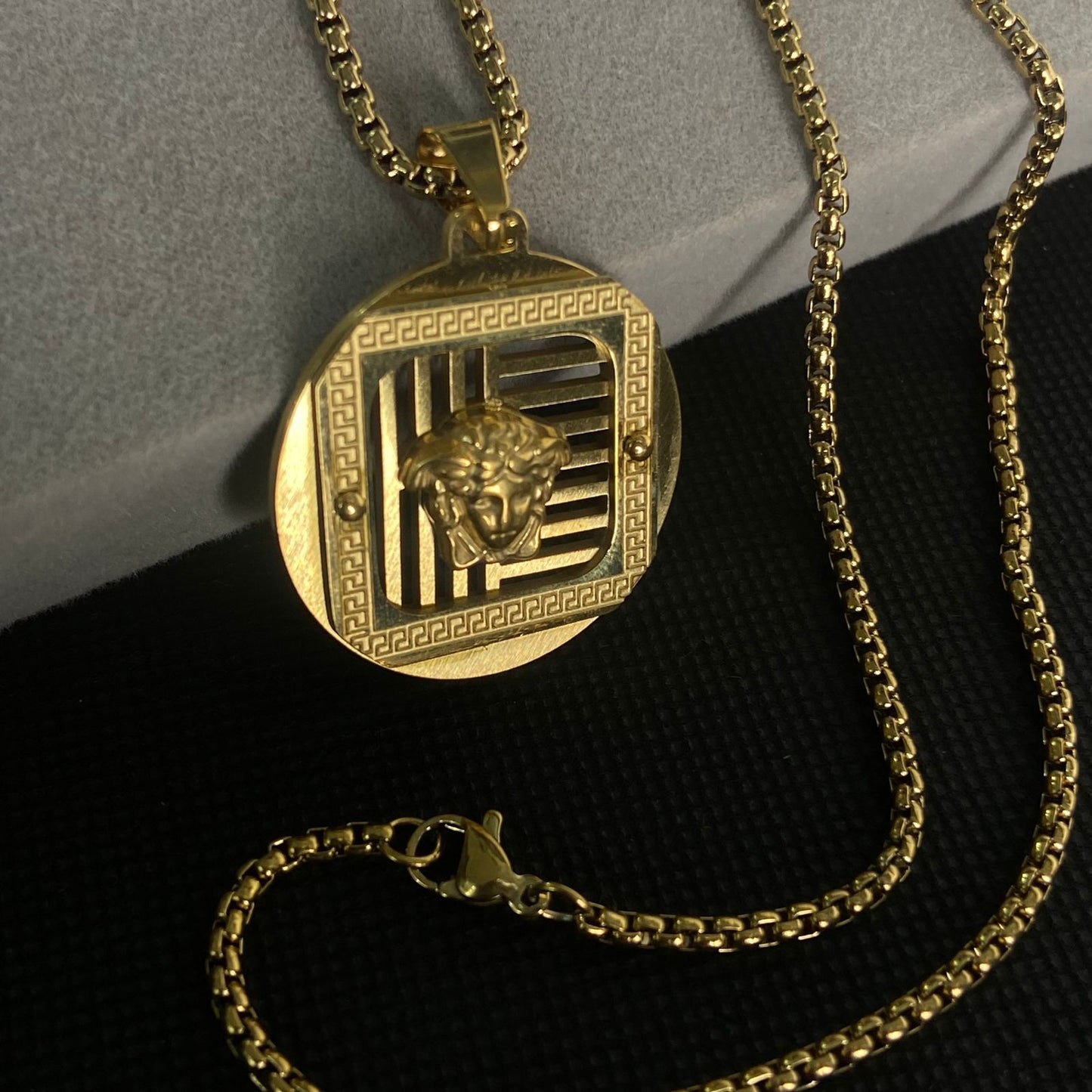 Round Sace Premium Men's Pendant Chain