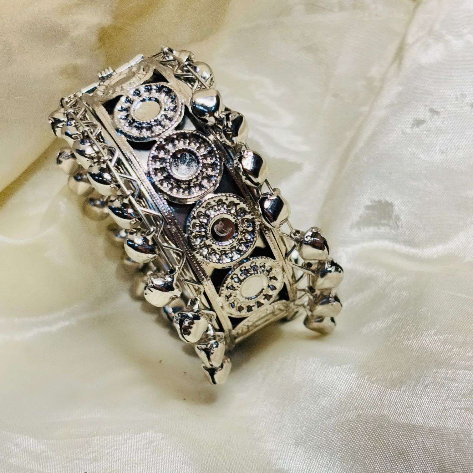 Chankar Openable Fusion Bracelet