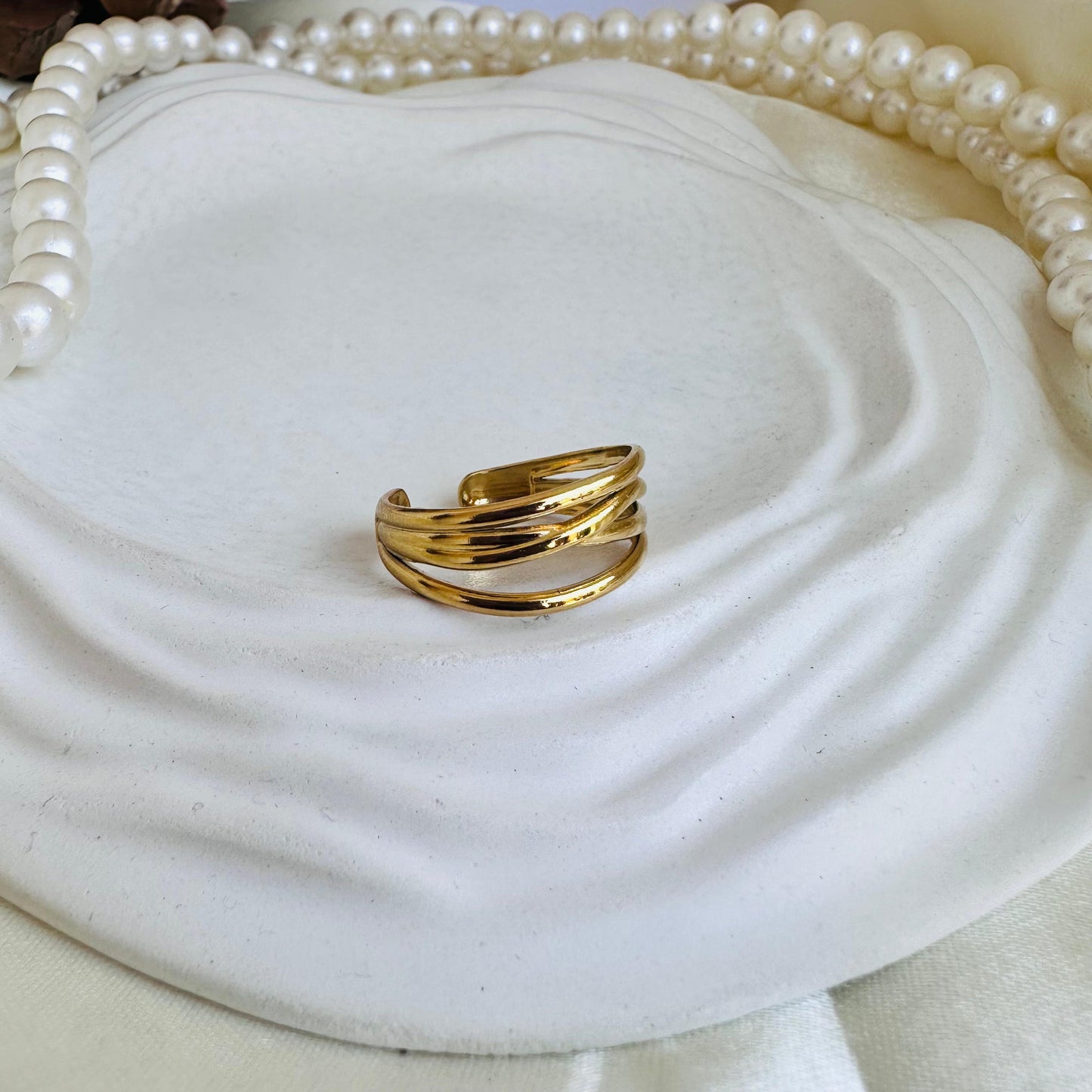 Sia 18K Cross Layered Ring •