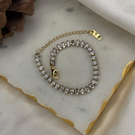 Elara Luxe Gold Chain Bracelet